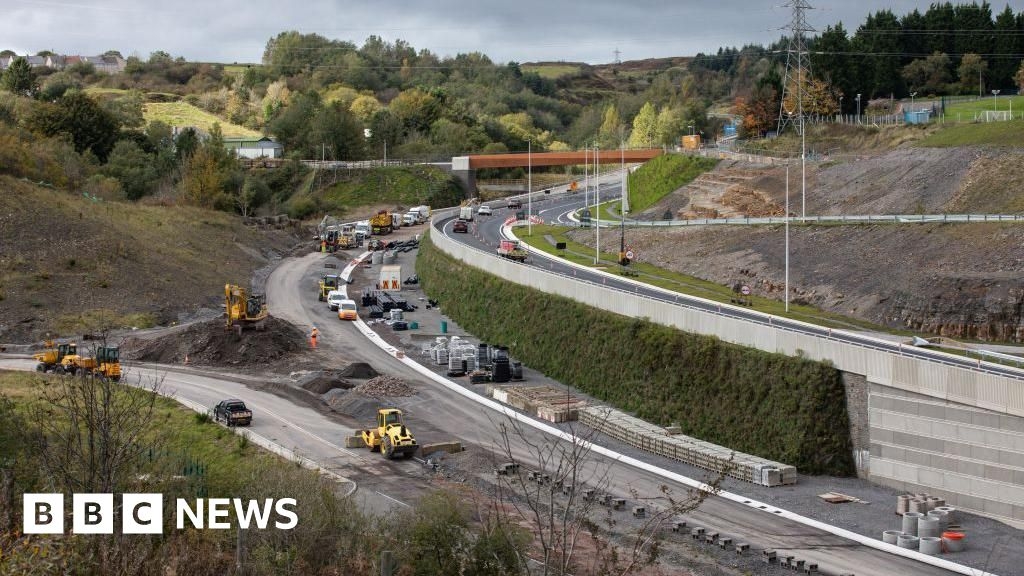 Griffiths: Financial review 'worrying' for construction workers