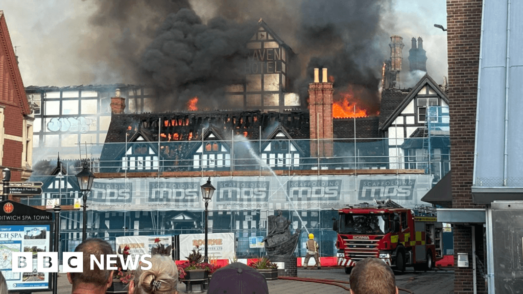 Firefighters tackle blaze at historic Droitwich hotel