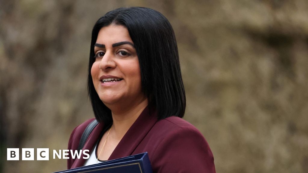 Sentencing body rebuffs minister in 'two-tier' row