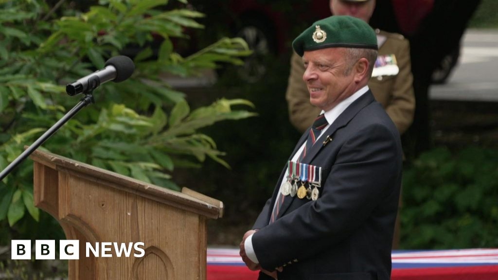 School unveils war memorial for former pupils killed in wars