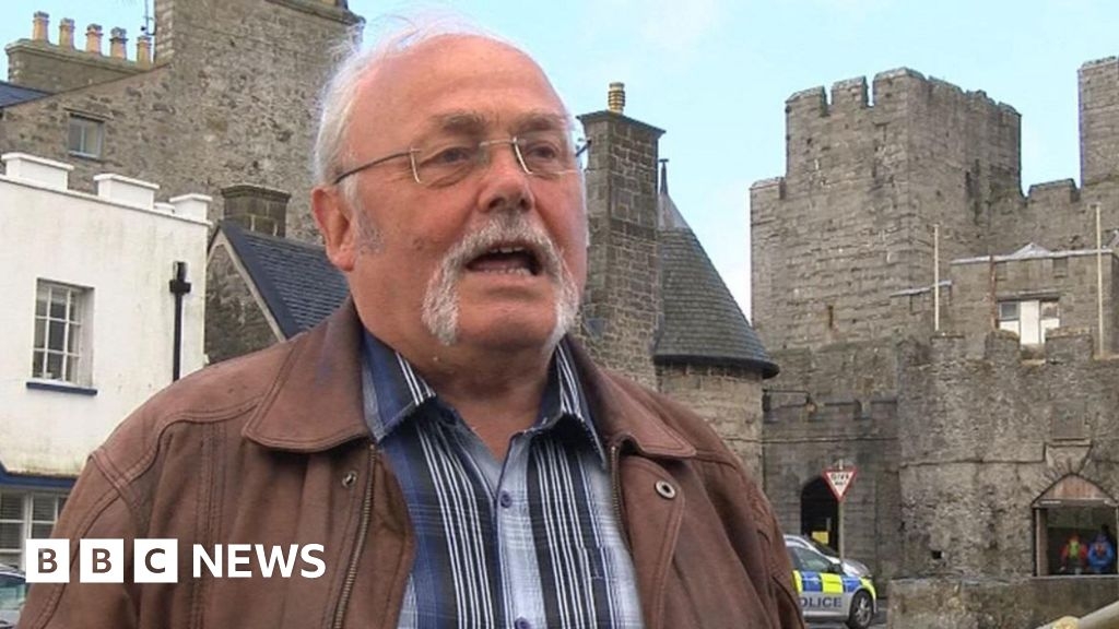 Former Isle of Man chief minister Tony Brown returns to politics