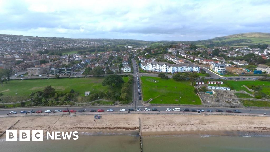 Views sought on plans for Swanage seafront green and road