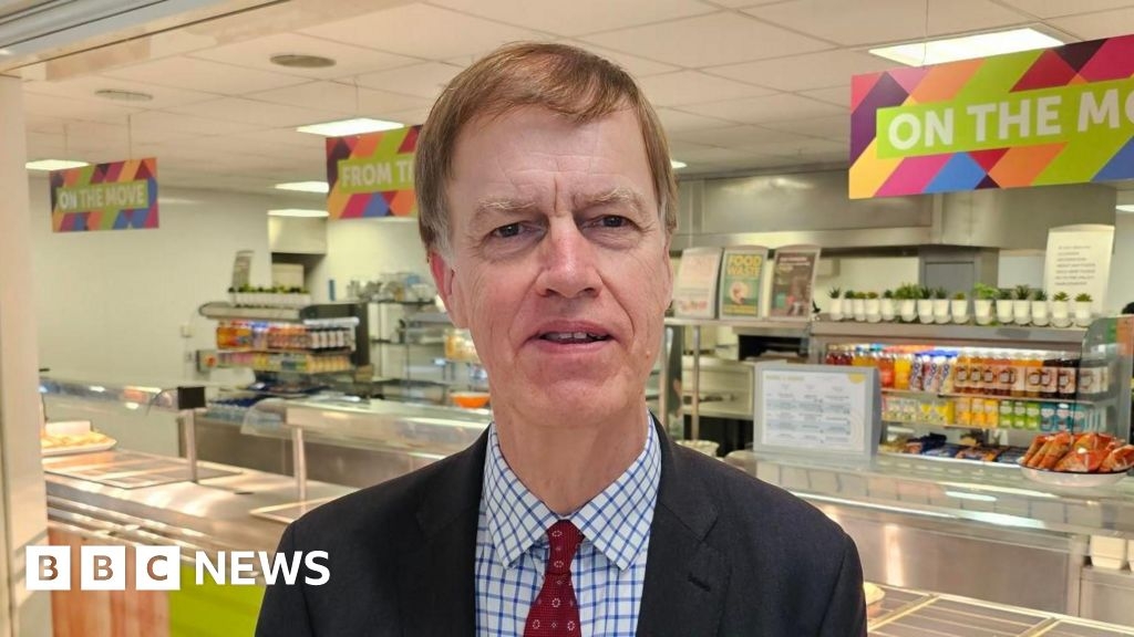 Minister confirms free school meal fund rise in Chatham visit