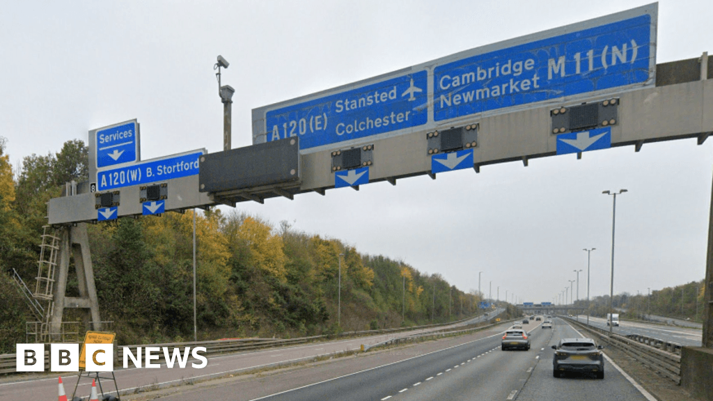 Overturned lorry closes M11 motorway between Stansted and Harlow