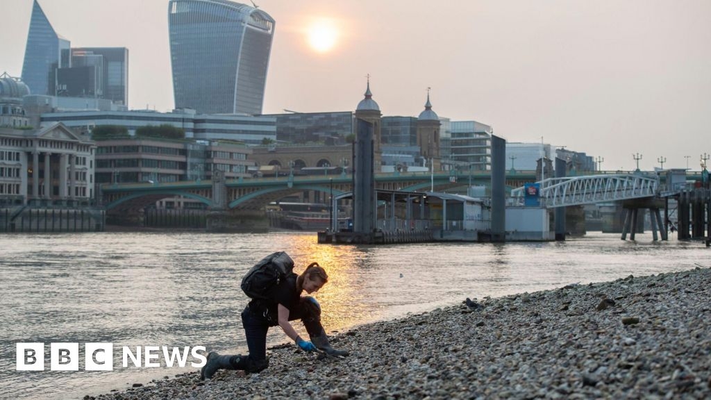 London Museum puts on River Thames mudlarking exhibition