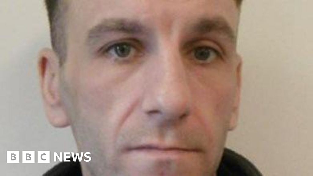 Manhunt for escaped prisoner last seen boarding train to Leeds