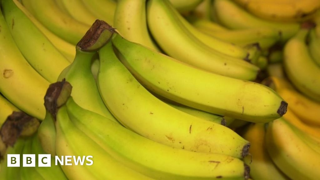 Bradford robber claims 'gun' was a banana in a bag