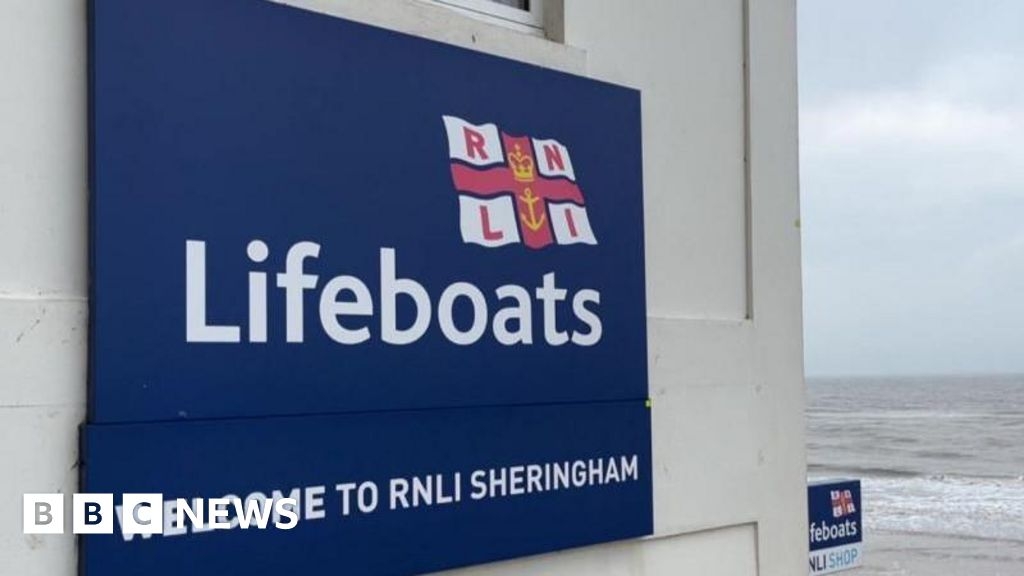 Sheringham's 24-hour kayak hire suspended over lack of lifeboat