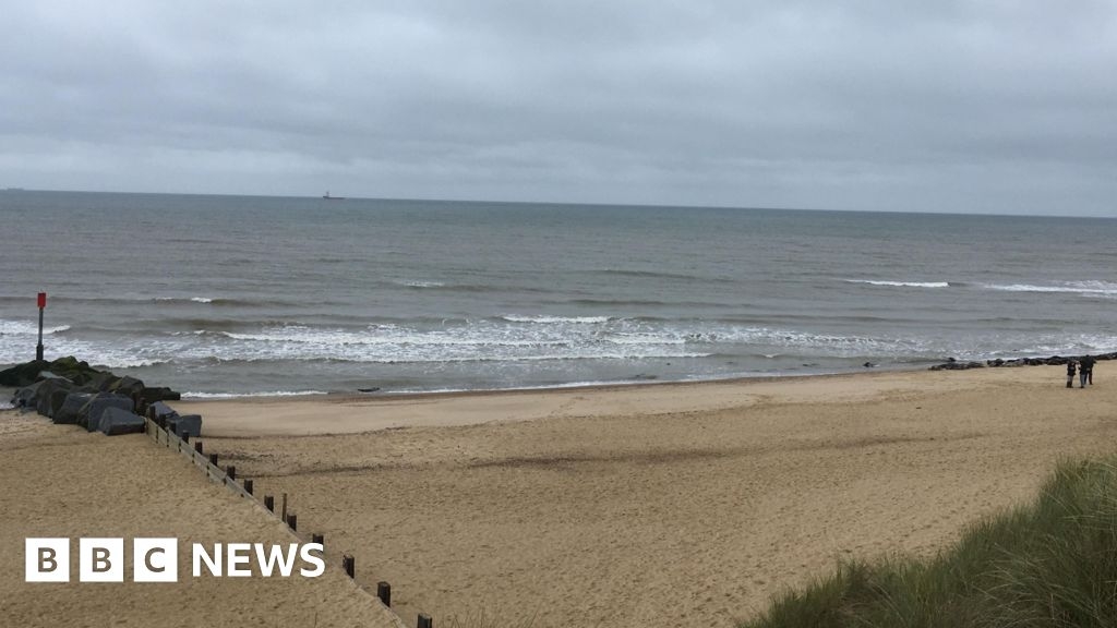 Search begins after light aircraft crashes in sea off Hemsby