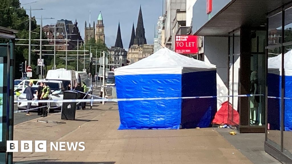 Police probe unexplained death on Edinburgh's Princes Street