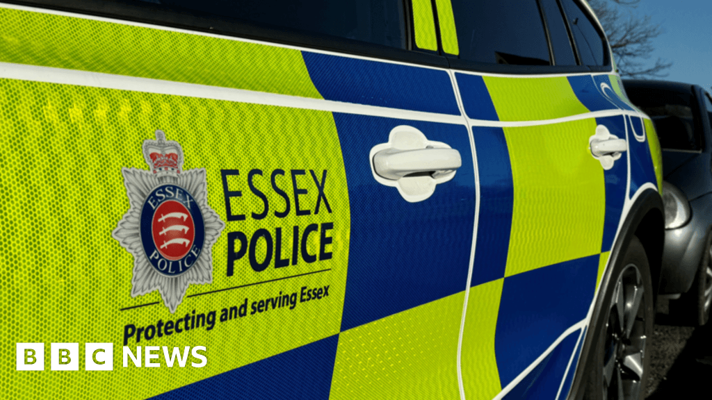 Southend car crash kills woman and man is arrested