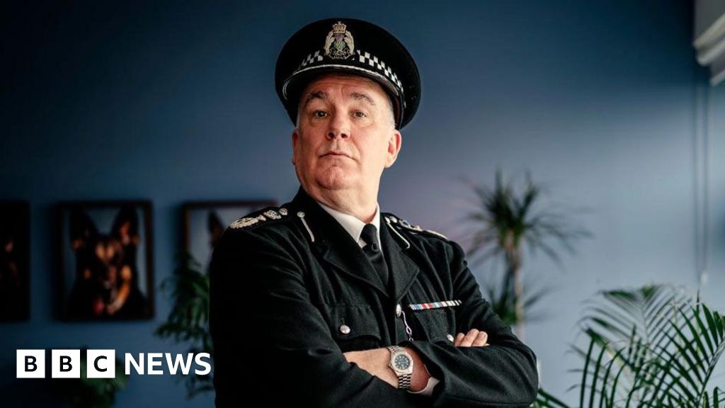 The Chief: Comedy police boss 'always digs himself into a hole'
