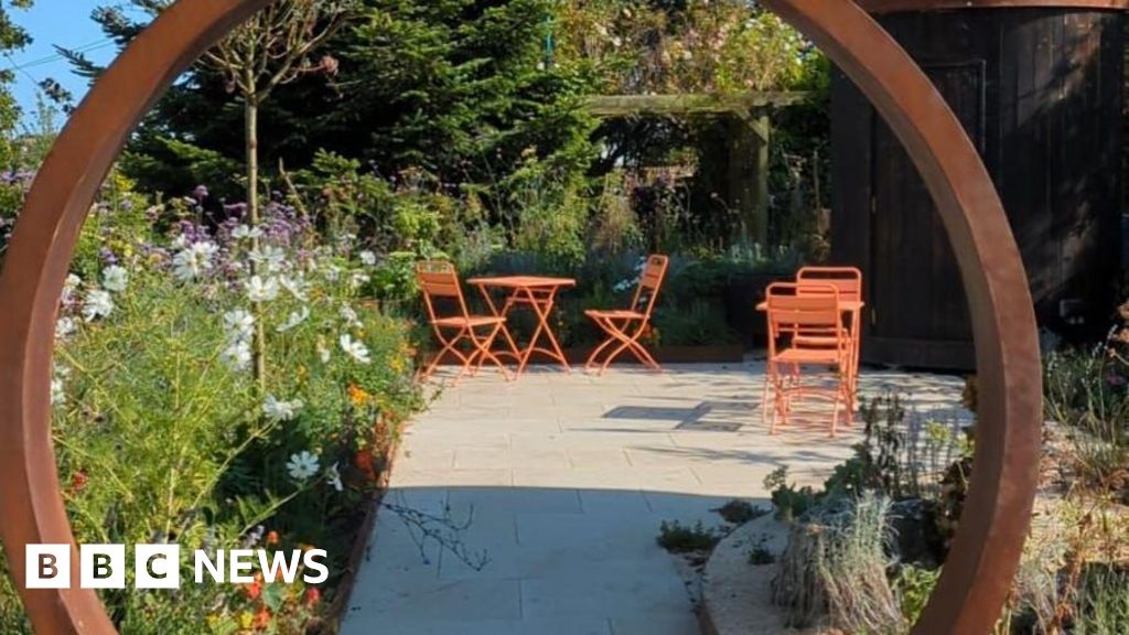 Kent hospice garden transformation by Chelsea designer