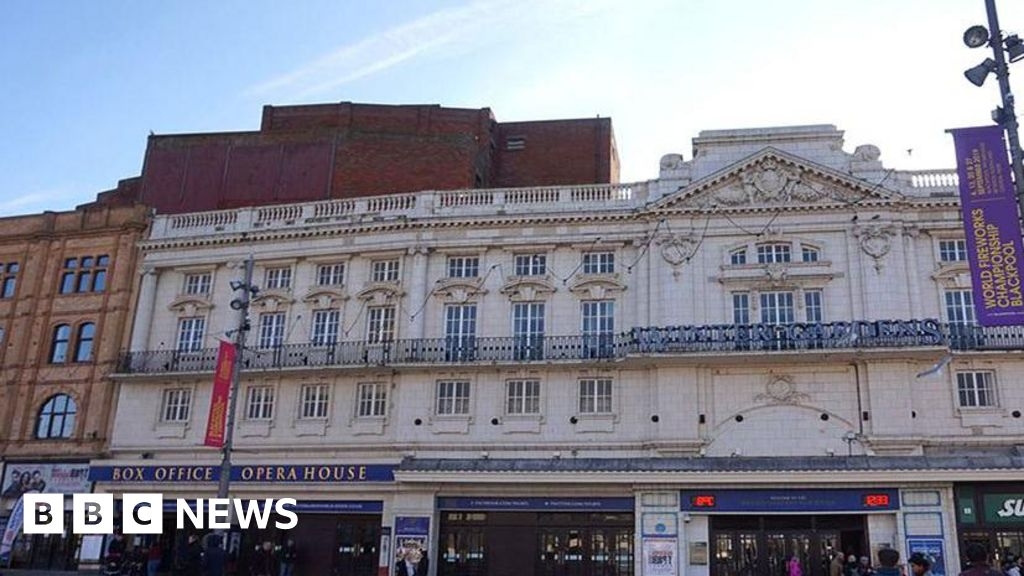 Only Fools... show in Blackpool halted after 'medical emergency'