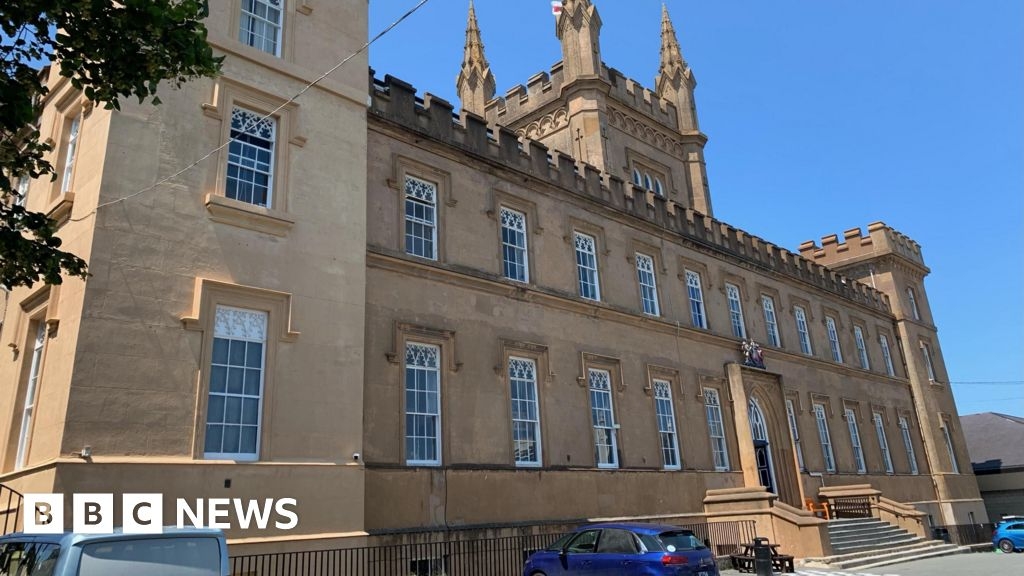 Guernsey's P&R committee warns college cuts may have wider impact