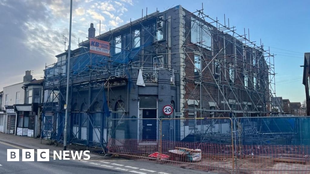Pub owner appeals council order to repair building hit by fire