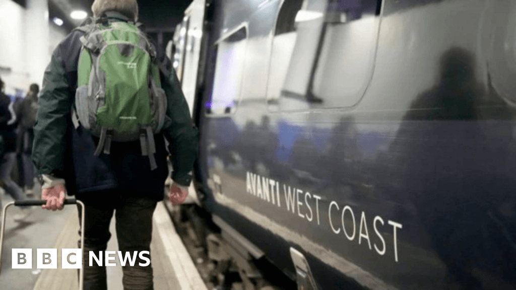 Fallen tree halts Glasgow to London train journeys