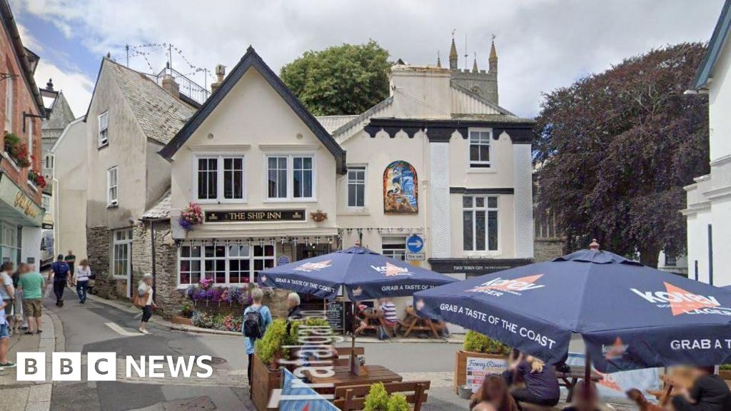 Chip fryer fire forces Fowey pub to be evacuated