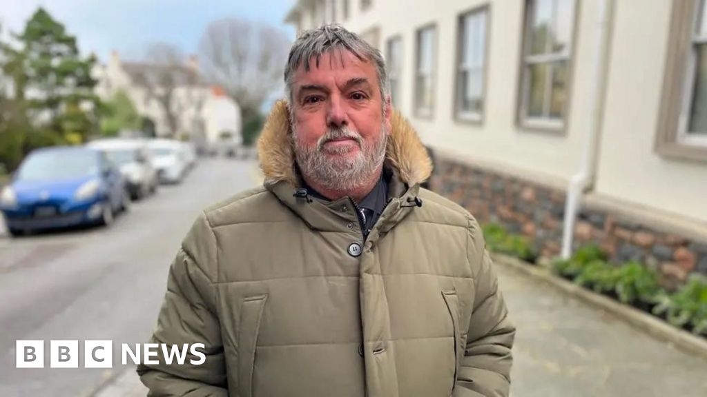 Slashed tyres raises Guernsey deputy's fear for politicians