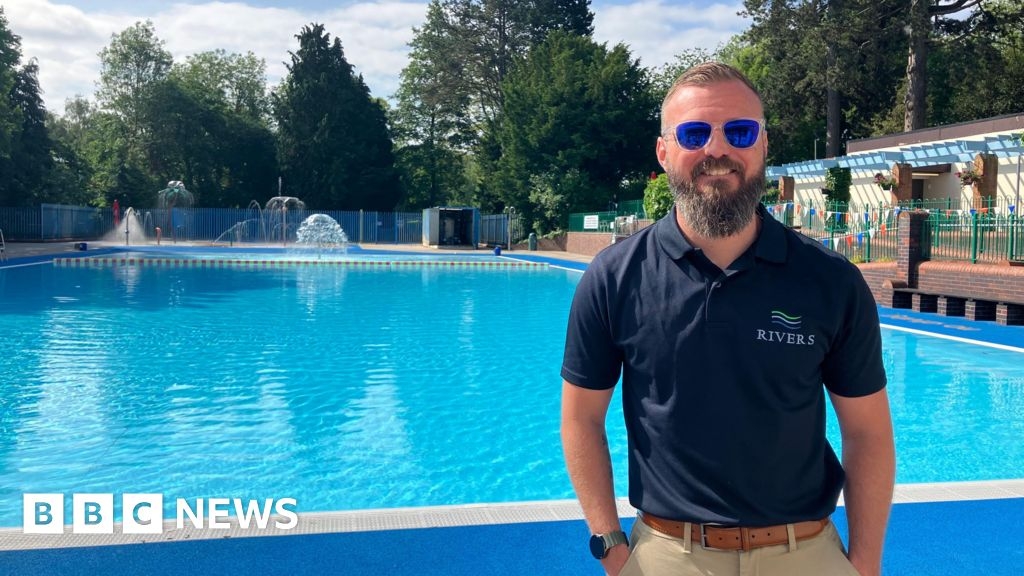 Droitwich Spa Lido summer season starts as pool marks 90th year