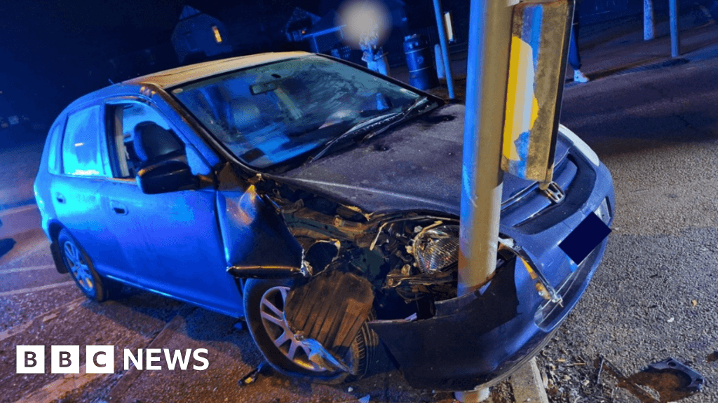 Huntingdon drink driver, 80, banned after traffic light crash
