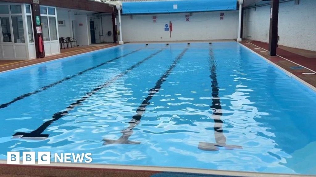 Shaftesbury Lido reopens after major refurbishment