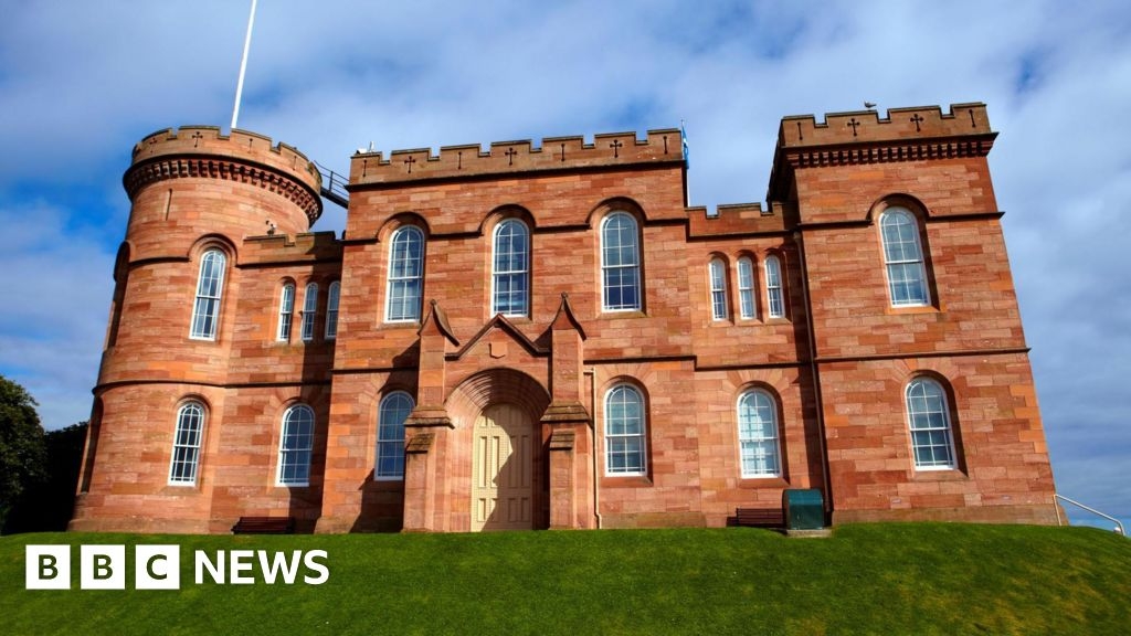 Plan to fence off Inverness Castle with railings and gates