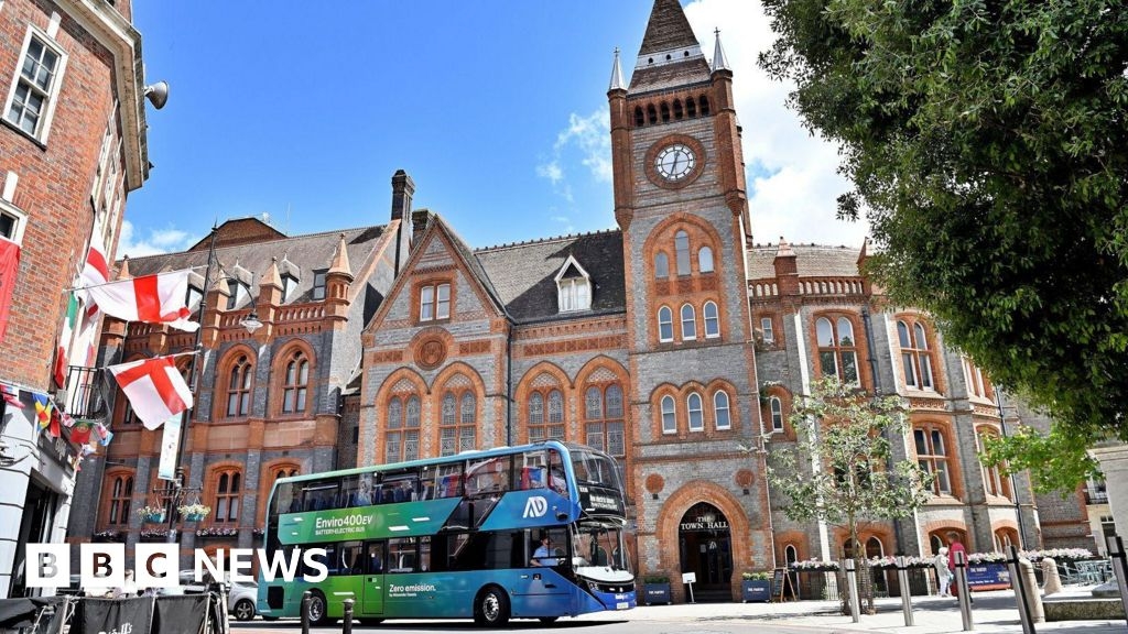 Reading to Calcot route to get eight more electric buses