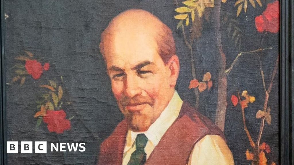 Life-size Lenin portrait among Soviet Union art up for auction