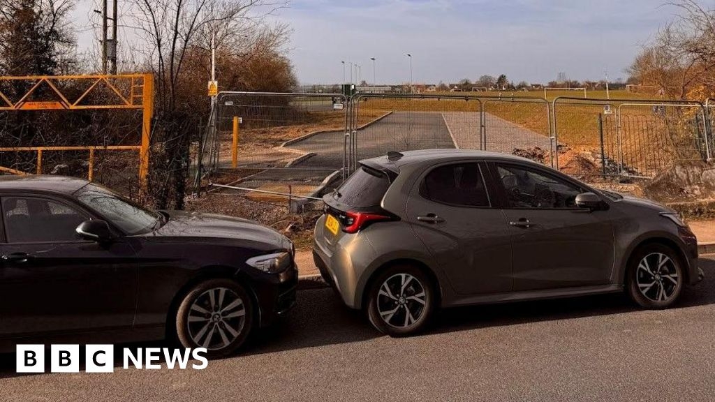 Parents say children are 'dodging cars' as car park remains shut
