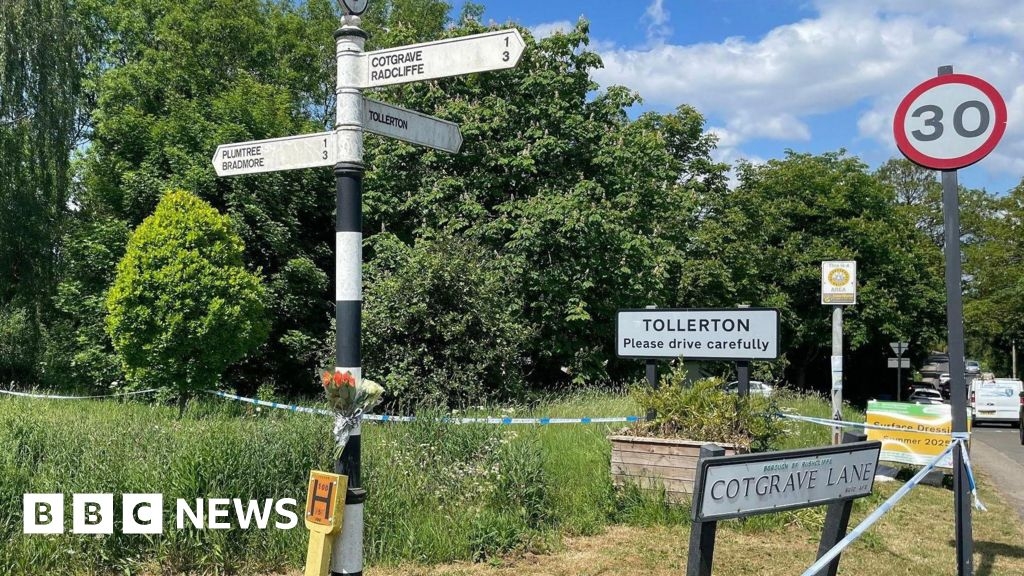 Police call on witnesses after three men die in Tollerton crash