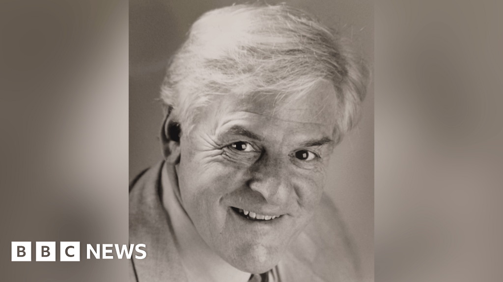Former BBC Radio Norfolk presenter Paul Barnes dies aged 85