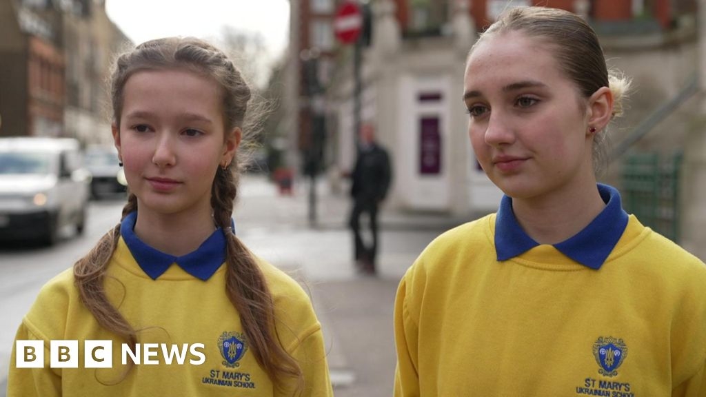 Ukrainian children perform at London service to mark anniversary
