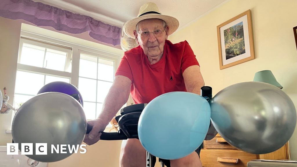 St Ives RAF Harrier veteran turns 100 and cycles 10 miles a day