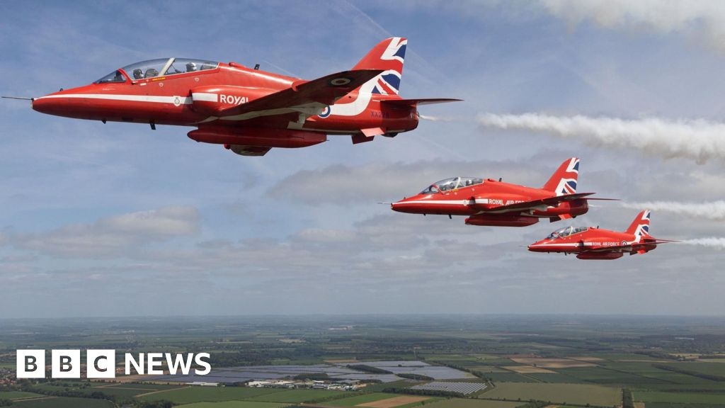 Claims solar glare could cause Red Arrows to crash rejected