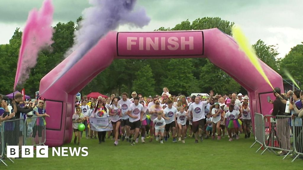 Girls' run for Huddersfield bus stop crash friend Katelyn Dawson