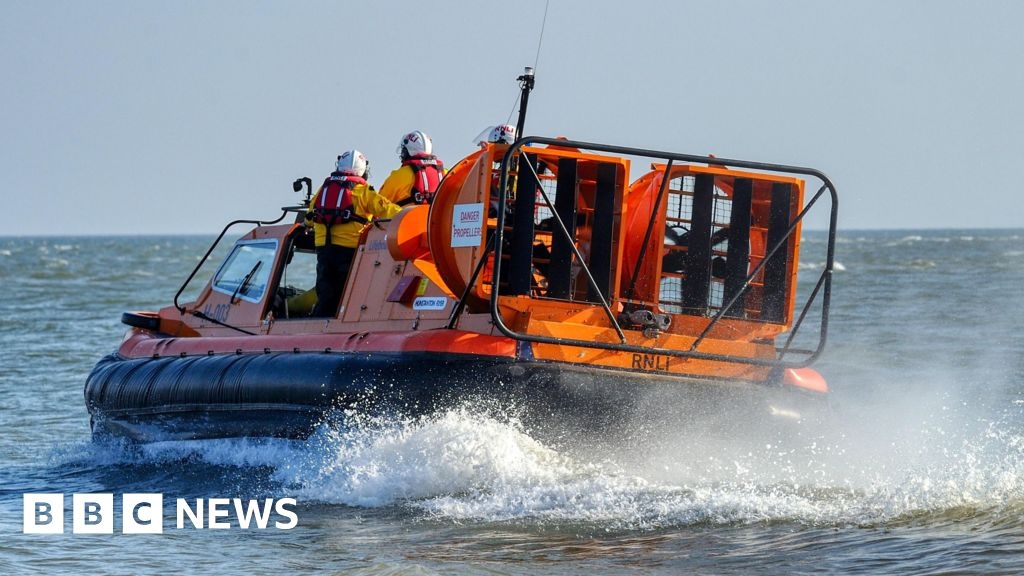 RNLI Hunstanton called to rescue six people at two beaches