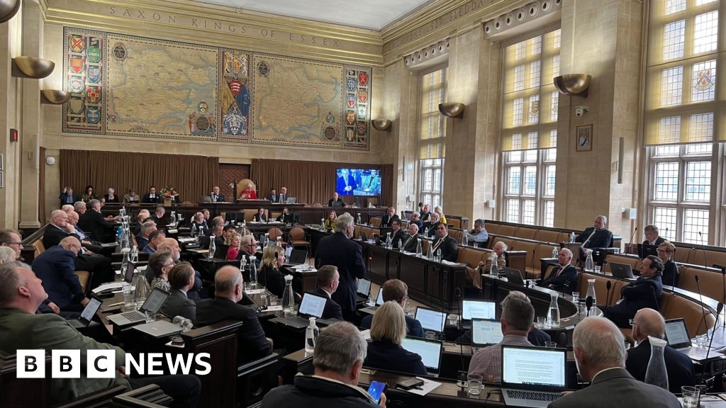 Essex devolution: Council leaders back five-authority model