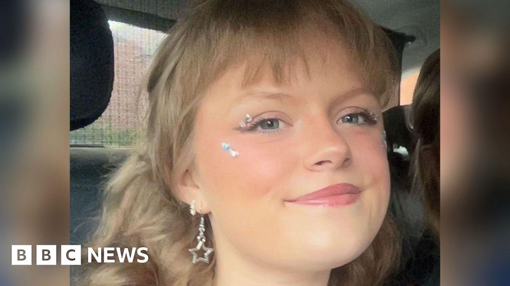 Crewe teen makes emotional stage return after nine surgeries