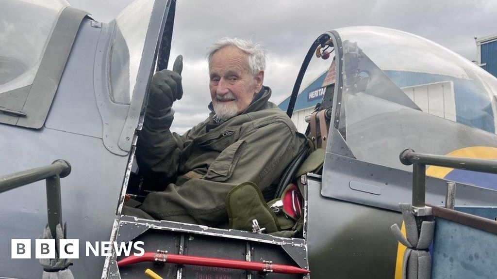 Funeral held for 'Britain's oldest Spitfire pilot', 103