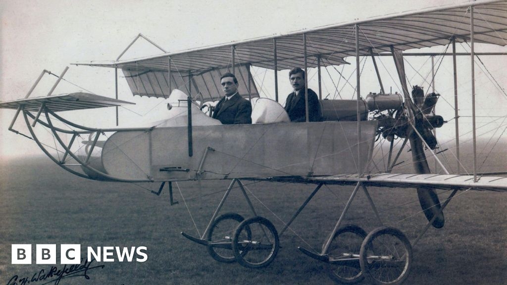 Pioneering aviation brothers honoured with plaque in Hove