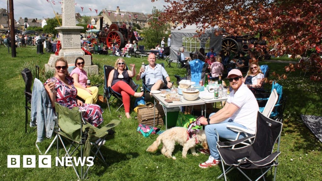 Oxfordshire street parties and torch processions to mark VE Day