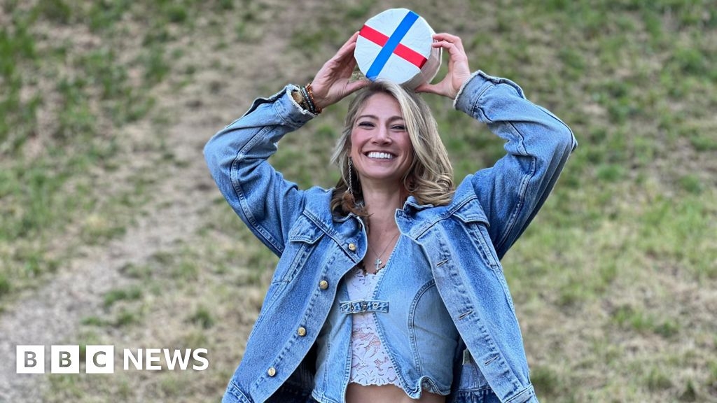 Gloucestershire cheese-rolling champion finally gets prize