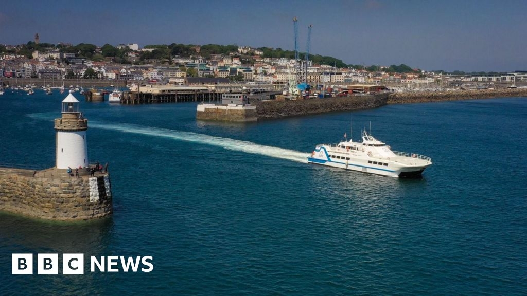 Guernsey hotels 'hopeful' as inter-island ferry launches