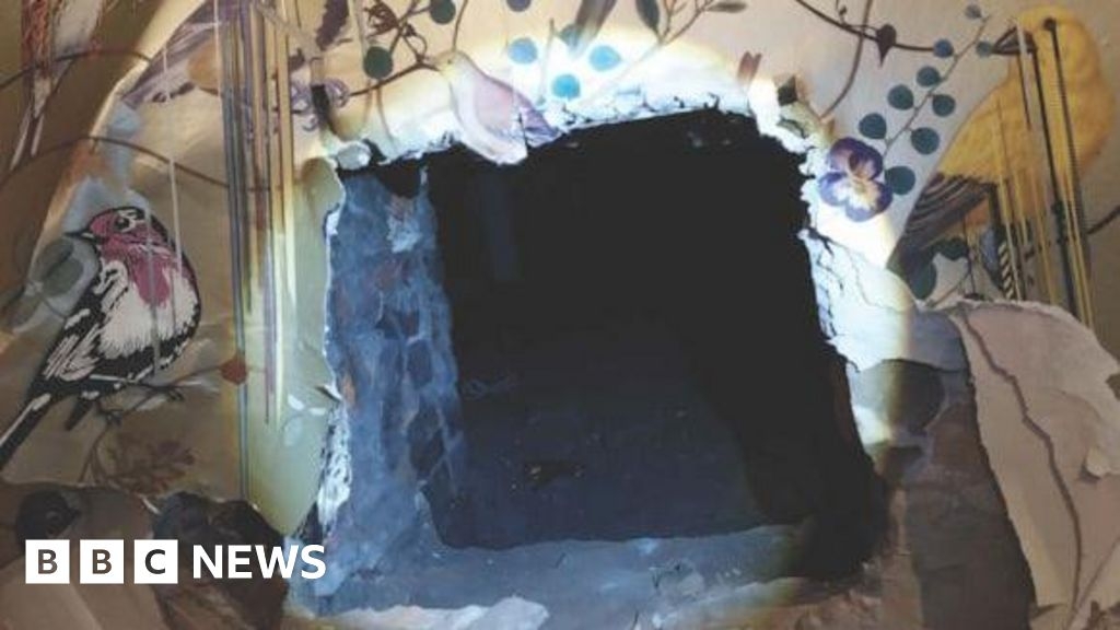 Handbag burglars tunnel into shop in £250k heist