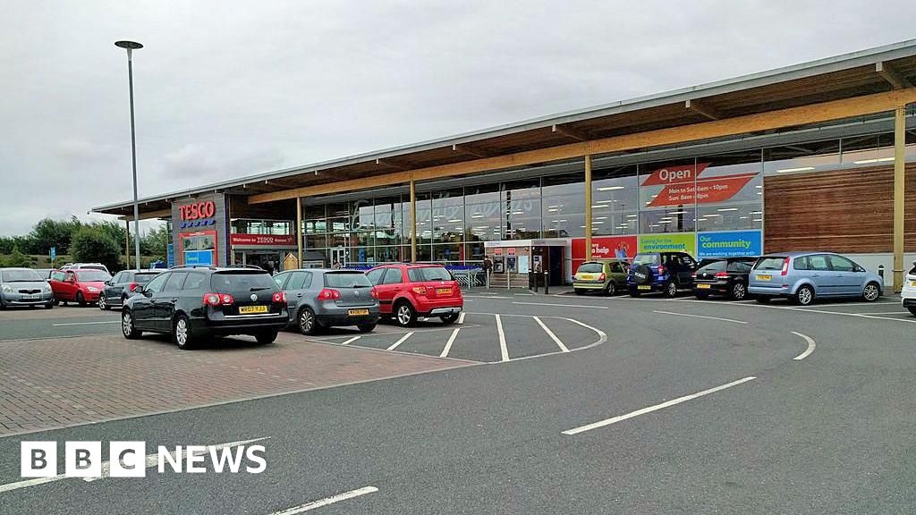 Police hunt three men after cash machine theft attempt in Annan