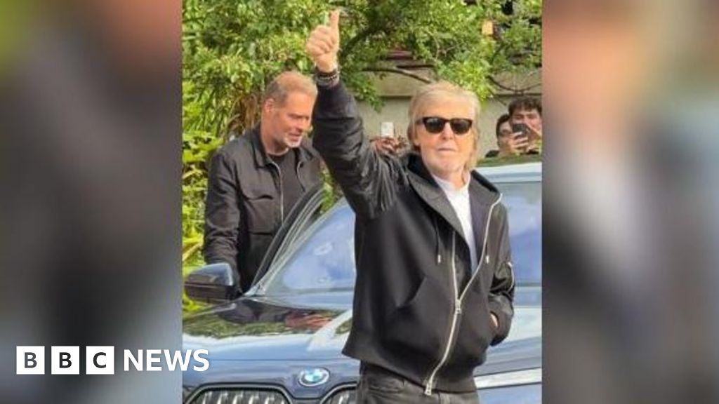Bruce Springsteen and Paul McCartney surprise Liverpool students