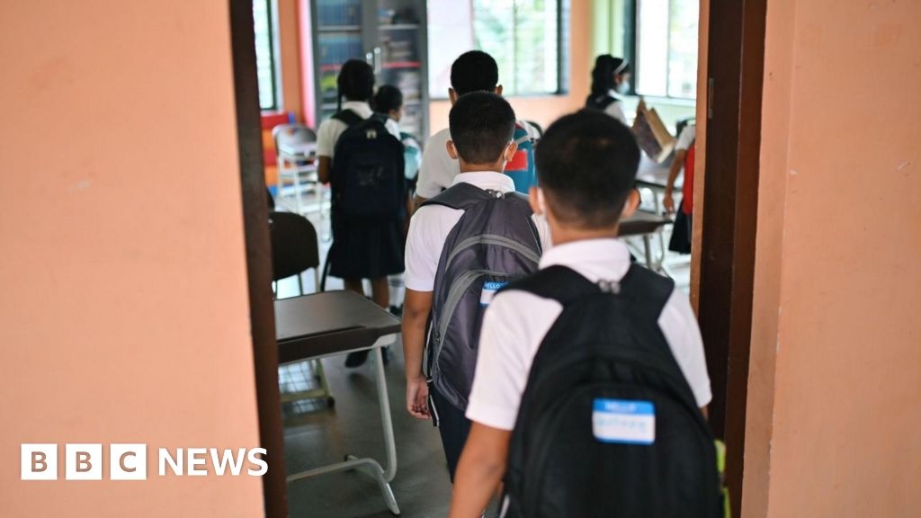 Delhi: Rising school fees push Indian families to the brink