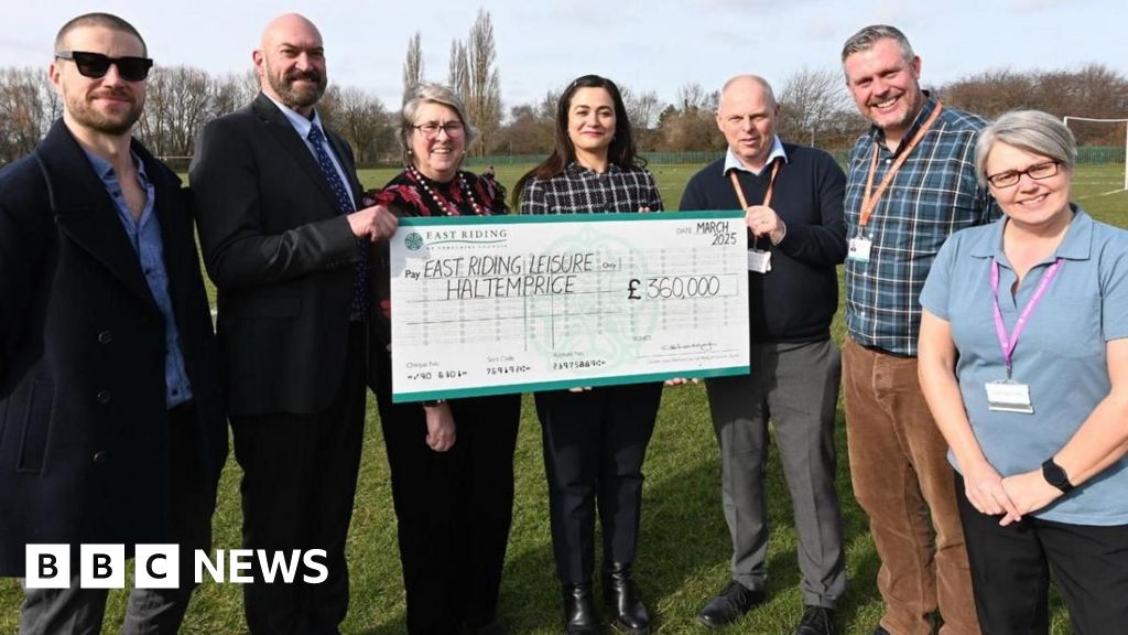 Full-size 3G football pitch for Haltemprice leisure centre