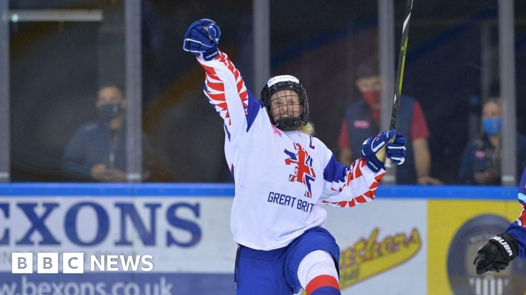 Former GB ice hockey captain thanks family for MBE